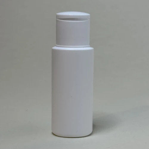Biała butelka HDPE 50 ml z białym flip-topem 24/410. Małe opakowanie kosmetyczne do szamponów, odżywek, mydła w płynie i gliceryny. Butelka kosmetyczna z zamknięciem flip-top do produktów pielęgnacyjnych i fryzjerskich.