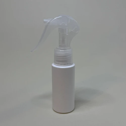 Biała butelka 50 ml HDPE, w zestawie z bezbarwnym/transparentym mini triggerem , wielkorotnego użytku, spryskiwacz, szczelny zestaw, próbki, testery, 50HDPECR24410WH+TRNC24410.
