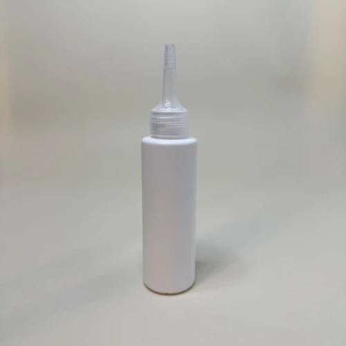 Biała butelka HDPE 100 ml z aplikatorem dzióbkiem 24/410 i otworem 3 mm. Butelka z aplikatorem do wcierek, odżywek, kosmetyków, detailingu i produktów dla zwierząt. Poręczne opakowanie do dokładnego, kierunkowego dozowania.